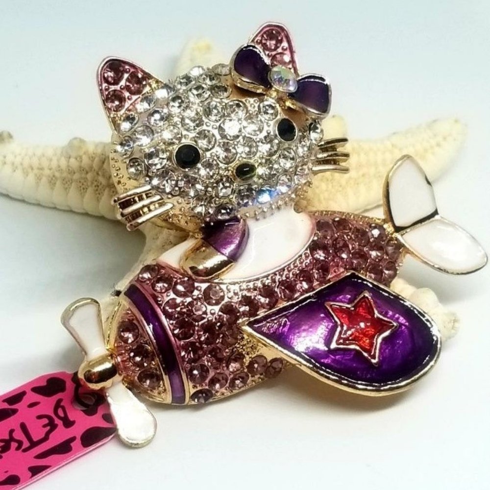 Betsey Johnson long necklace hello kitty  sparkly